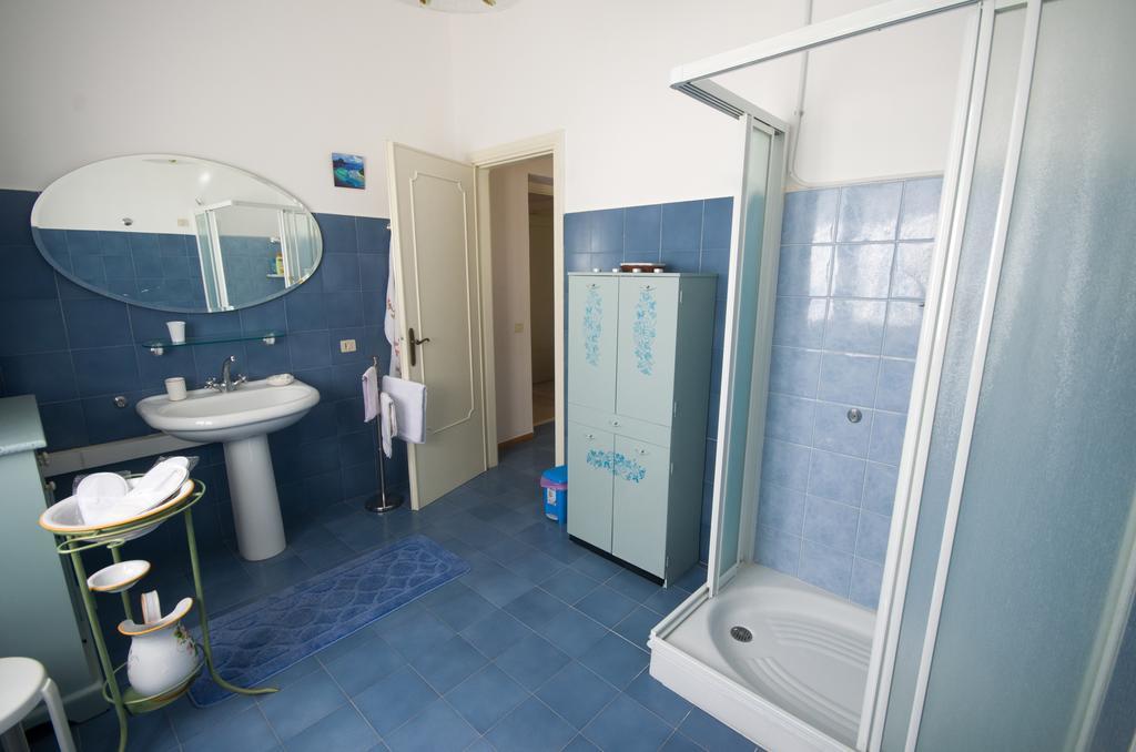 Bed And Breakfast Romantica Evasione Sutri Habitación foto